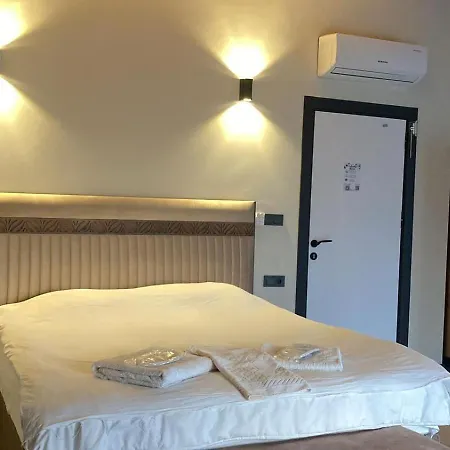 Capella Hideaway * Шиле