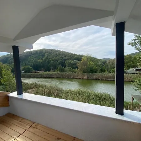 Отель Capella Hideaway *